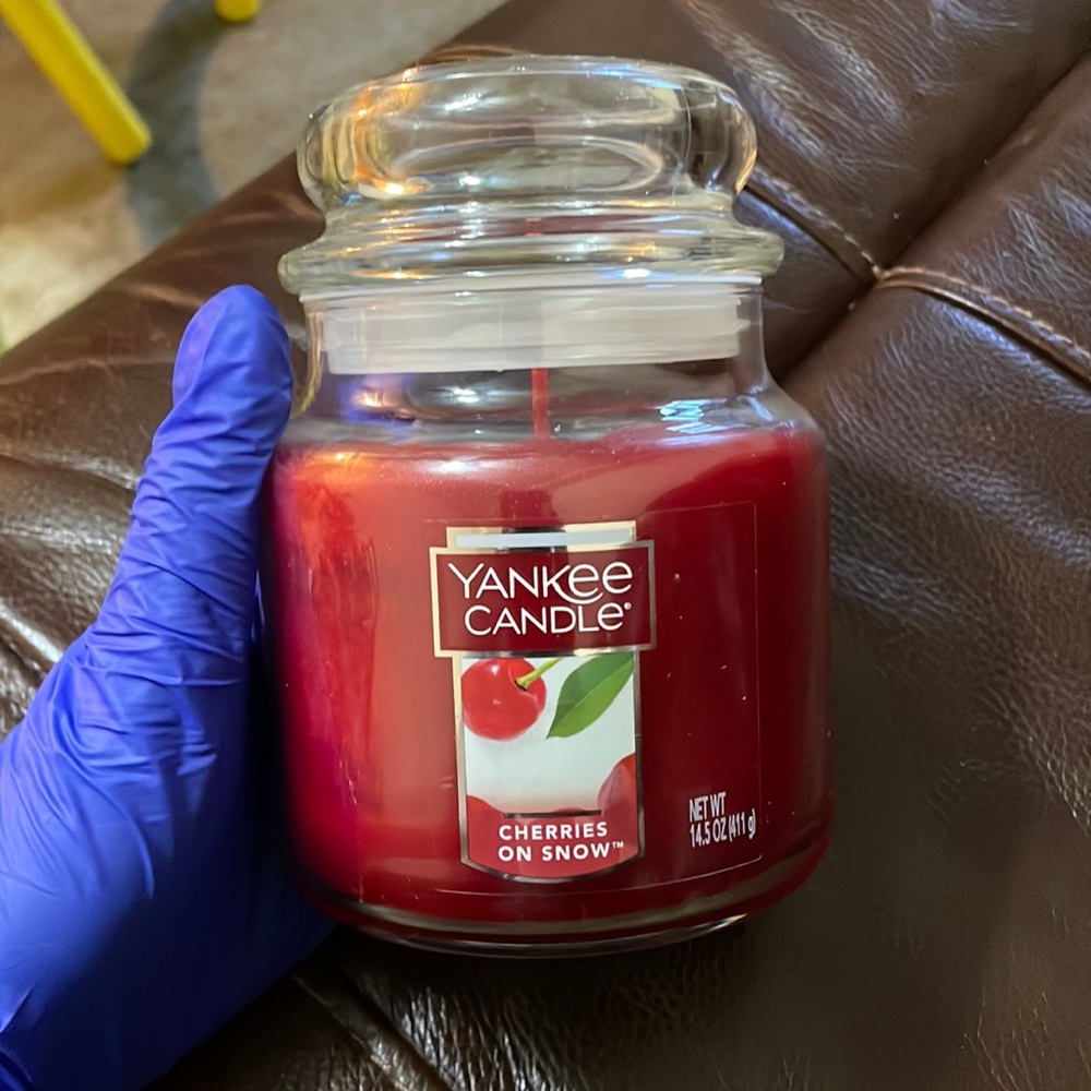 Yankee Candle Cherries On Snow 14.5 OZ